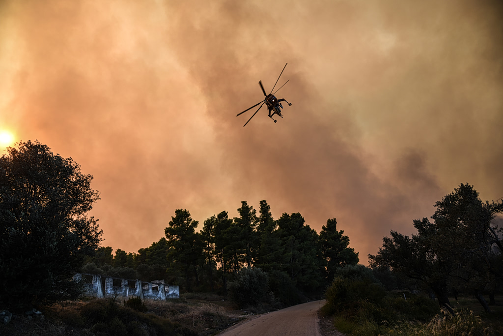 Φωτιά τώρα στην Ανδρο: Μήνυμα 112 στην περιοχή Κάτω Απρόβατος – Σηκώθηκε ελικόπτερο | Επικαιρότητα στο PlusTV.gr