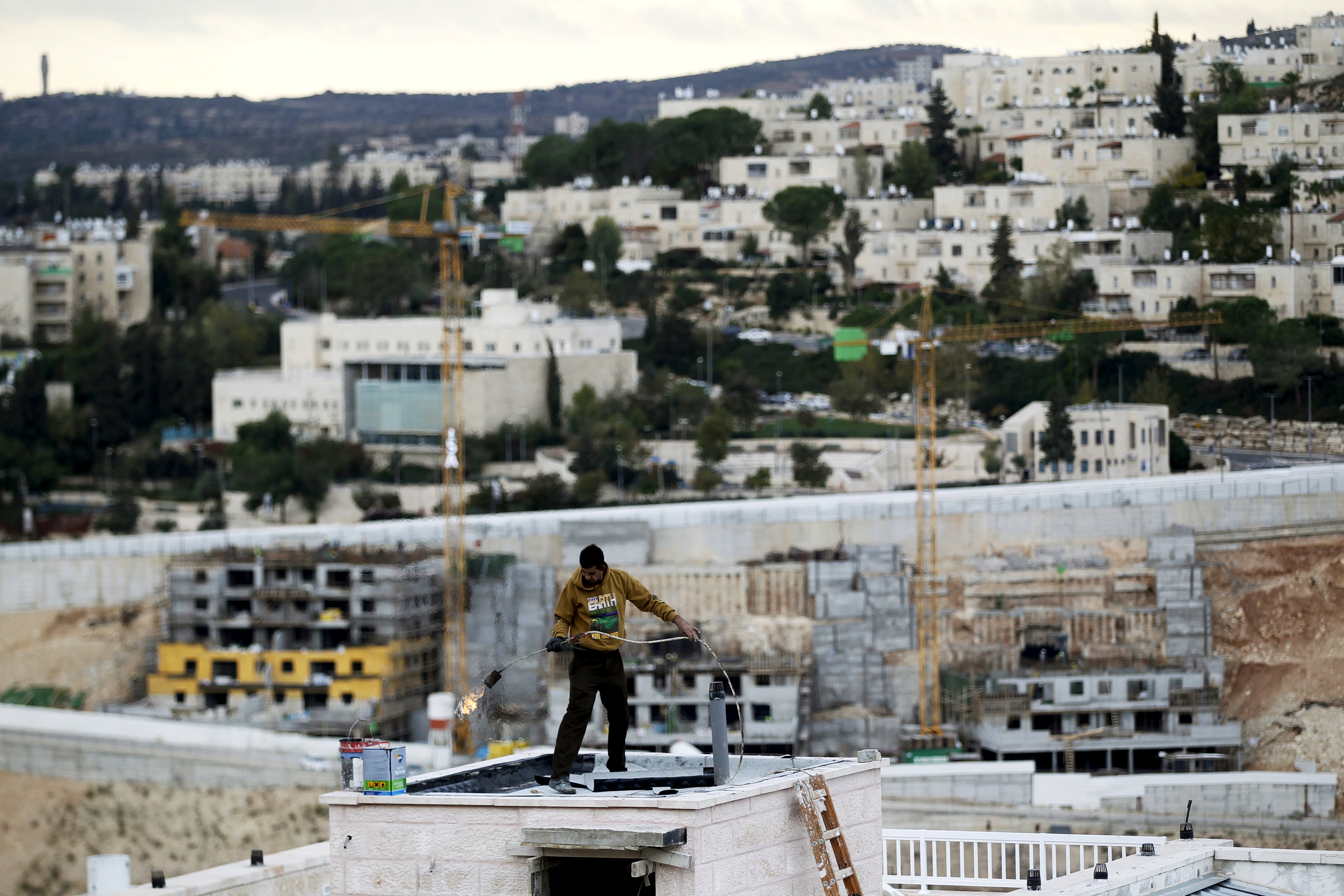 Βρετανική κόκκινη κάρτα στο Ισραήλ για τους εποικισμούς στη Δ. Οχθη - Το βρώμικο σχέδιο του Νετανιάχου