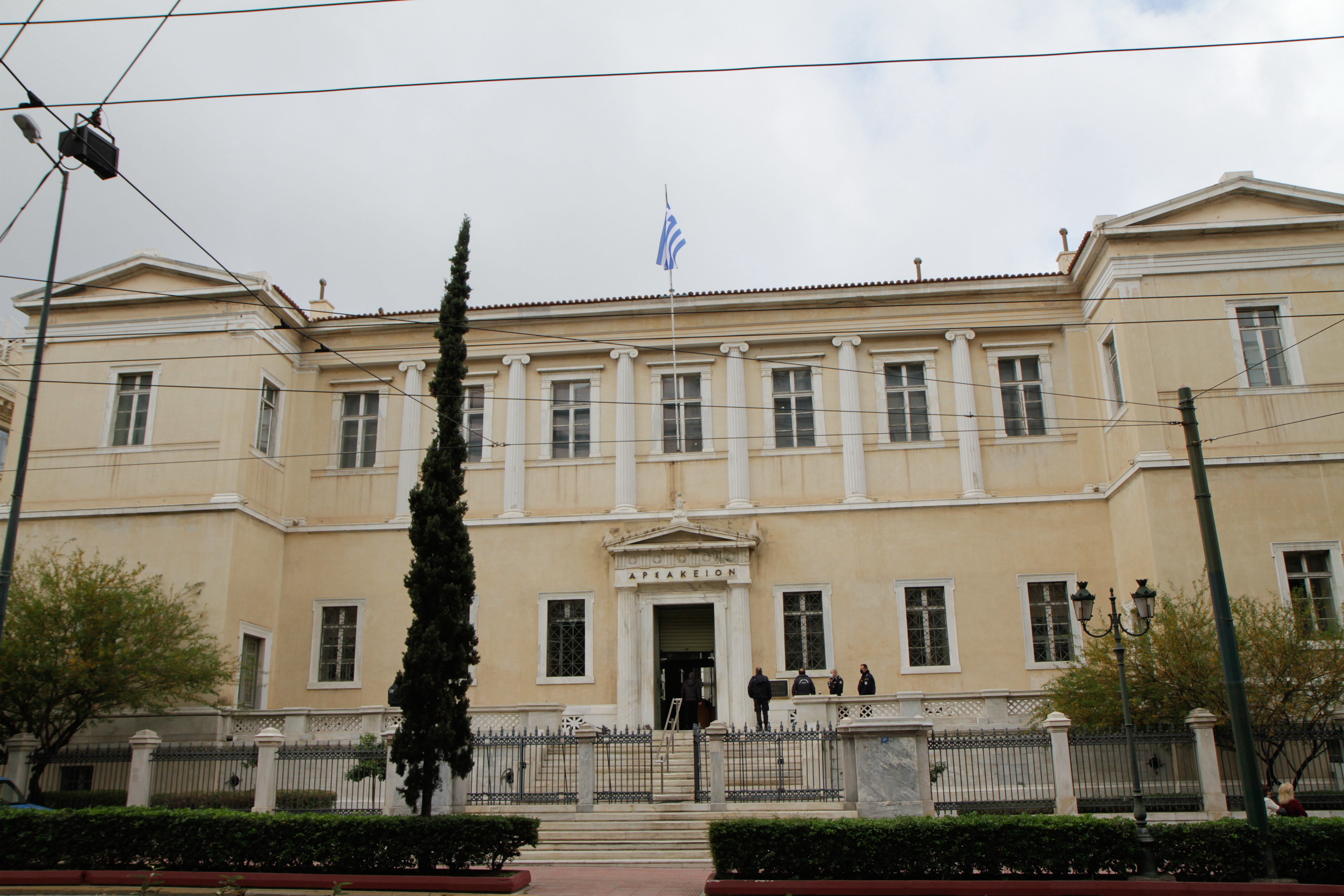 ΣτΕ: Δικαστικό «μπλόκο» στην επαναφορά του 13ου και 14ου μισθού στο Δημόσιο