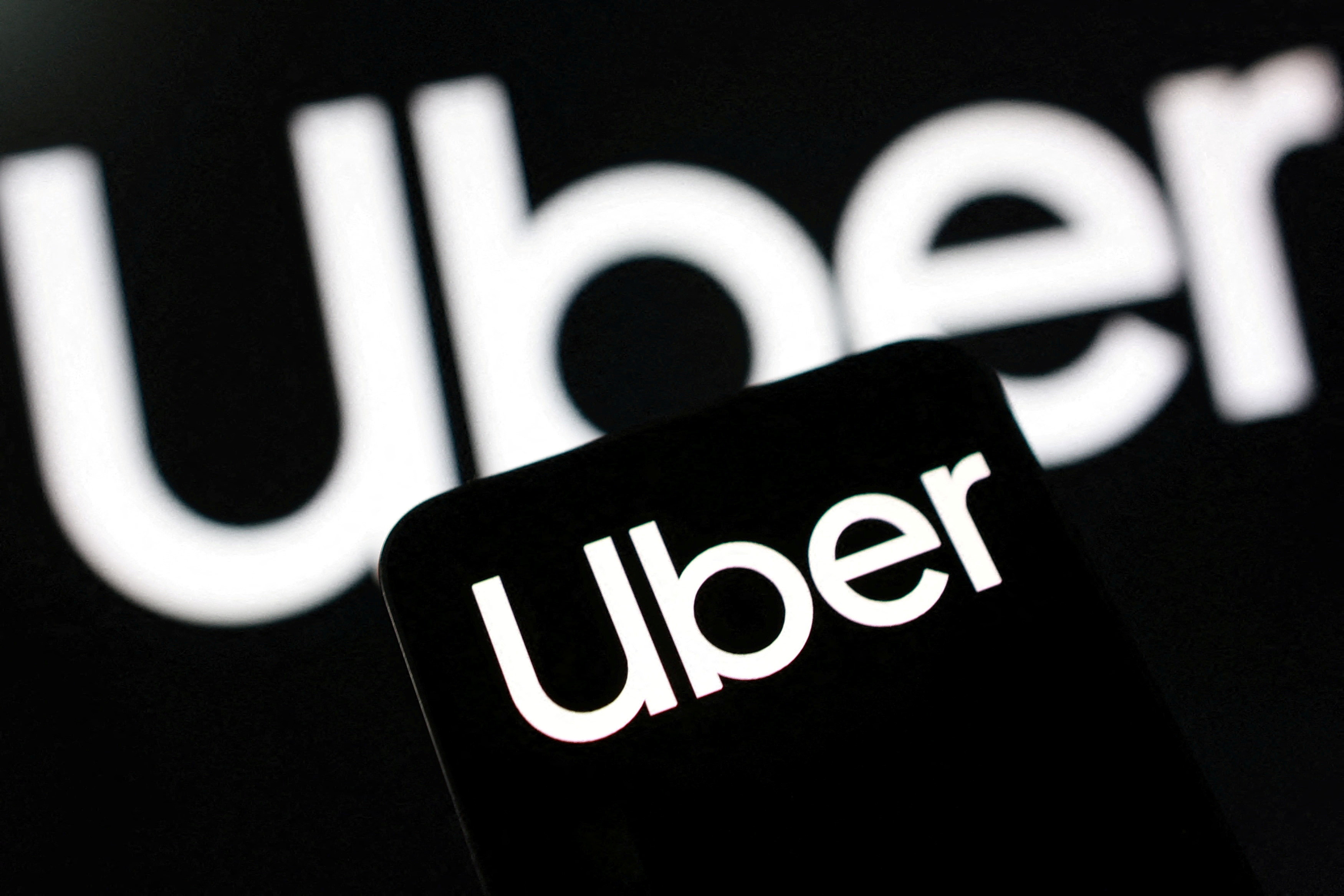 Πρόστιμο-μαμούθ στην Uber: Γιατί η Ευρώπη «τιμωρεί» τους αλγόριθμους που απολύουν εργαζόμενους