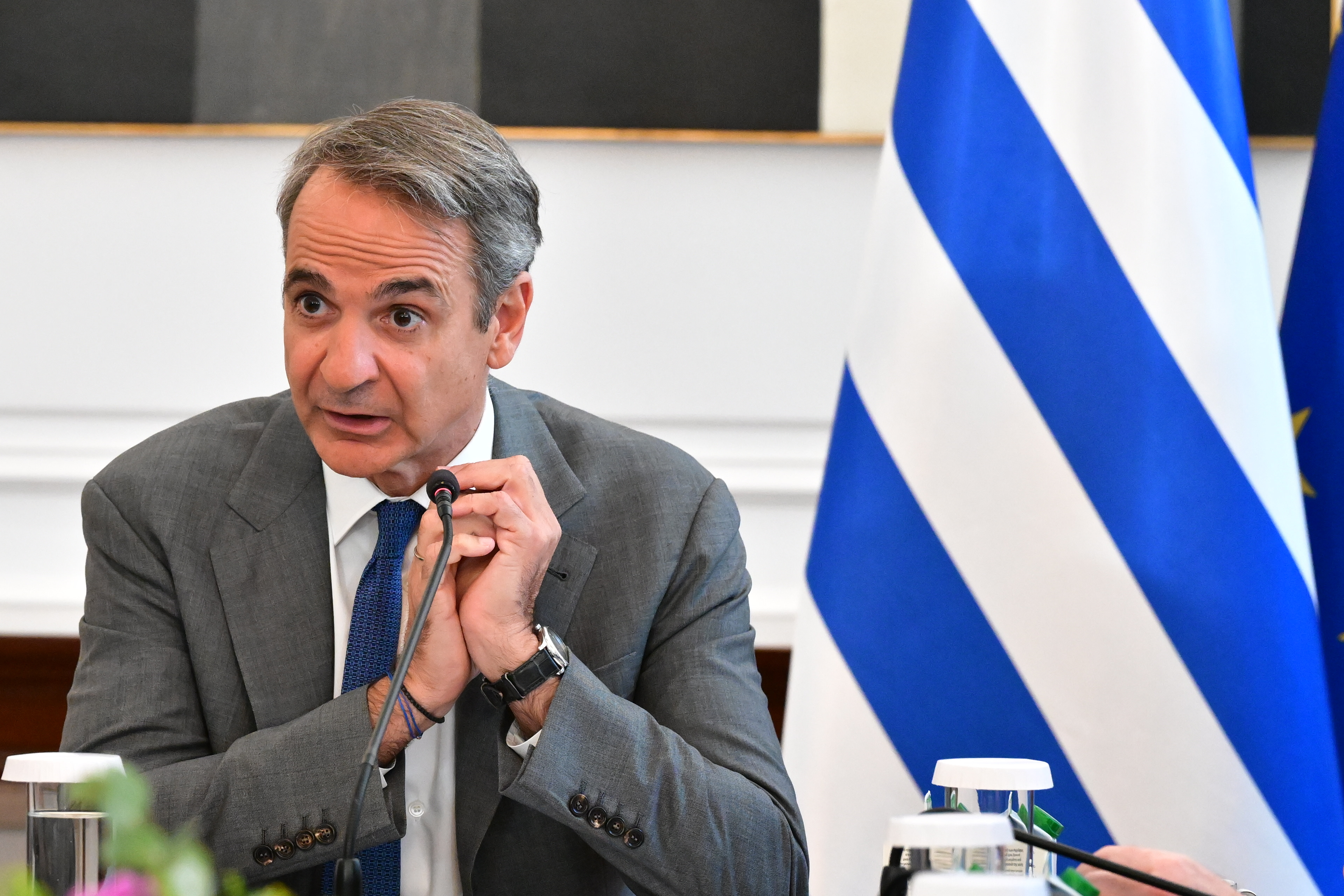 Τα κεφάλια μέσα