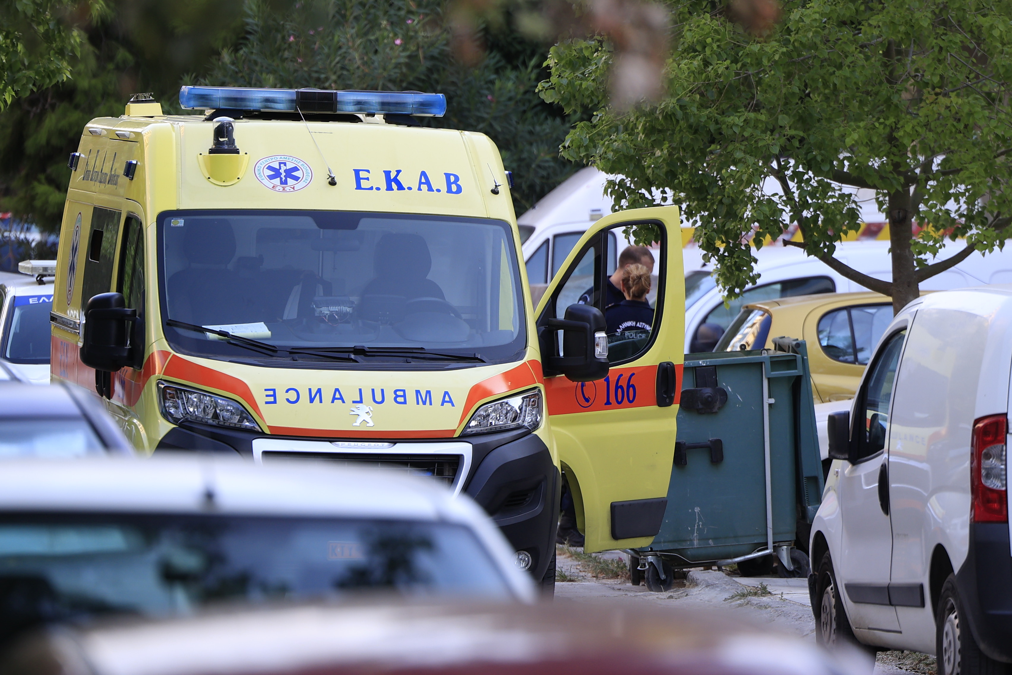 Δύο νεκροί από πυροβολισμούς έξω από πολυκατοικία στη Νέα Σμύρνη - Η πρώτη αυτοψία