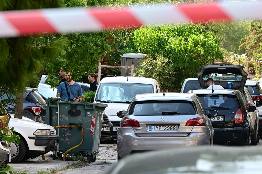 Νέα Σμύρνη-Γυναικοκτονία: Ποιος ήταν ο 48χρονος δράστης – Ο γάμος, το παιδί και οι πόζες με όπλα