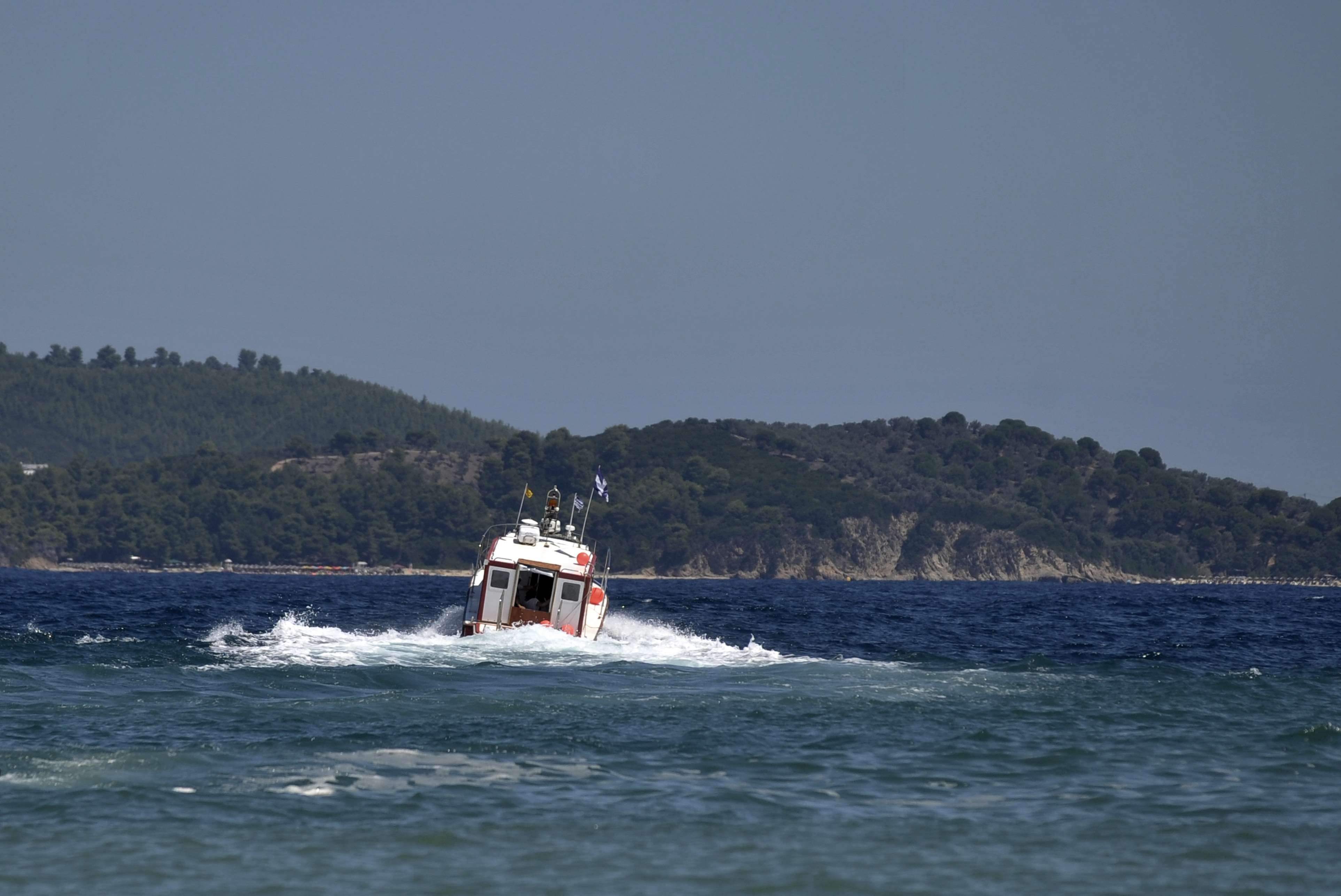 Σύγκρουση επιβατηγού με θαλάσσιο ταξί στο λιμάνι της Σκιάθου - Απαγόρευση απόπλου για τα δύο σκάφη