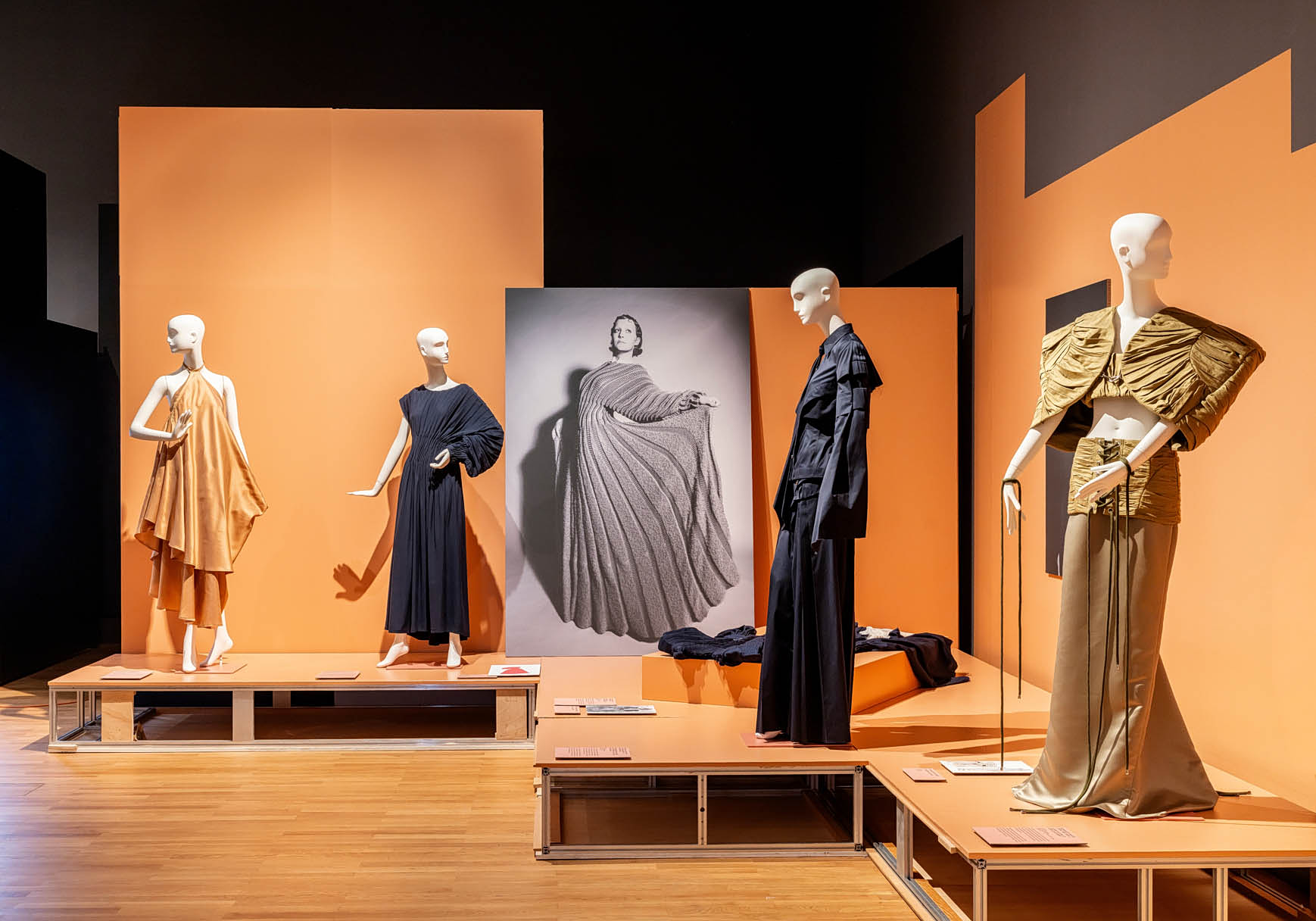 Madame Grès: H «βασίλισσα των πτυχώσεων»