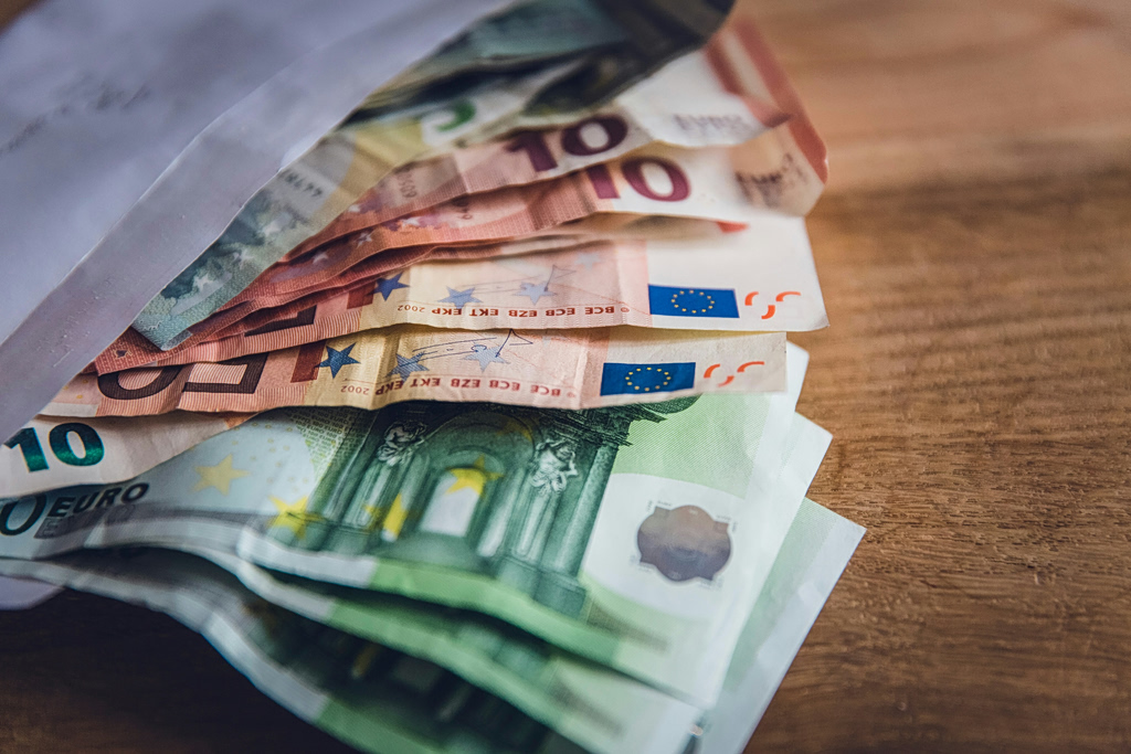 Ποιες συντάξεις και επιδόματα πληρώνονται τις επόμενες ημέρες | Επικαιρότητα στο PlusTV.gr