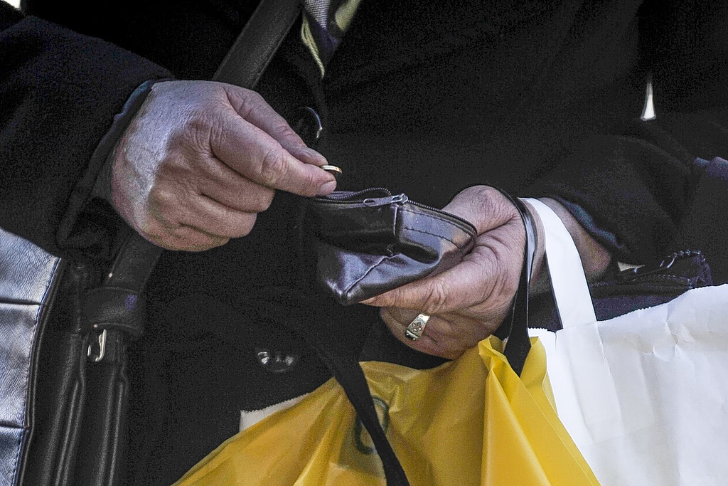 Χρέος προς τα κάτω, ακρίβεια προς τα πάνω | Επικαιρότητα στο PlusTV.gr