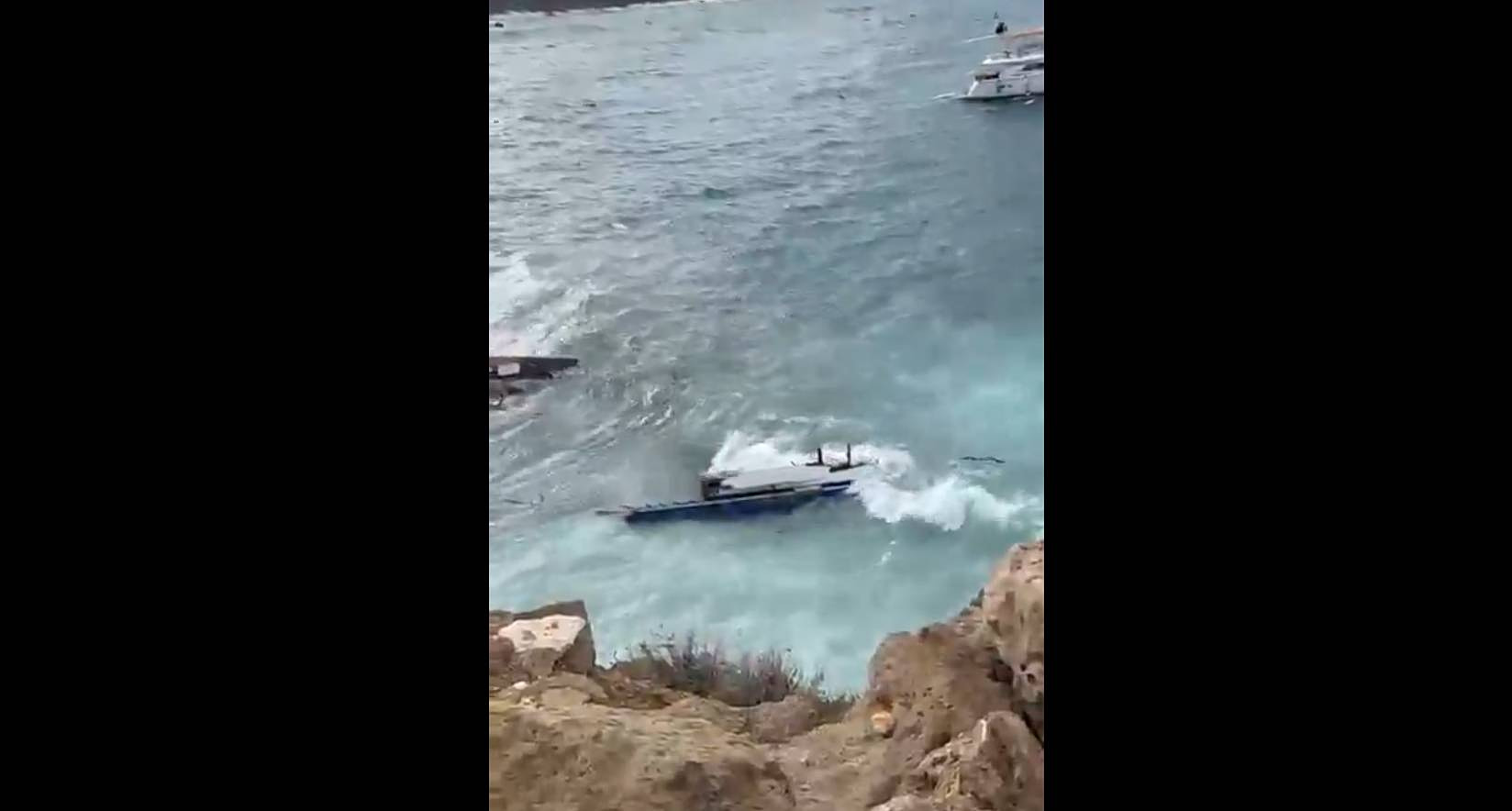 Θρίλερ στην Κύπρο: Εγκλωβίστηκε στα συντρίμμια σκάφους κι έχασε τη ζωή του - Σώθηκαν κόρη και σύντροφος