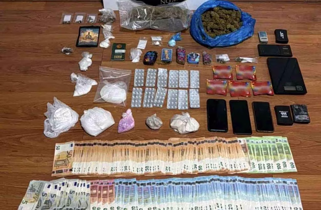 Κύκλωμα ναρκωτικών: Ο «γιατρός» ψυχολόγος, η γνωστή τραγουδίστρια, οι διάλογοι | Επικαιρότητα στο PlusTV.gr