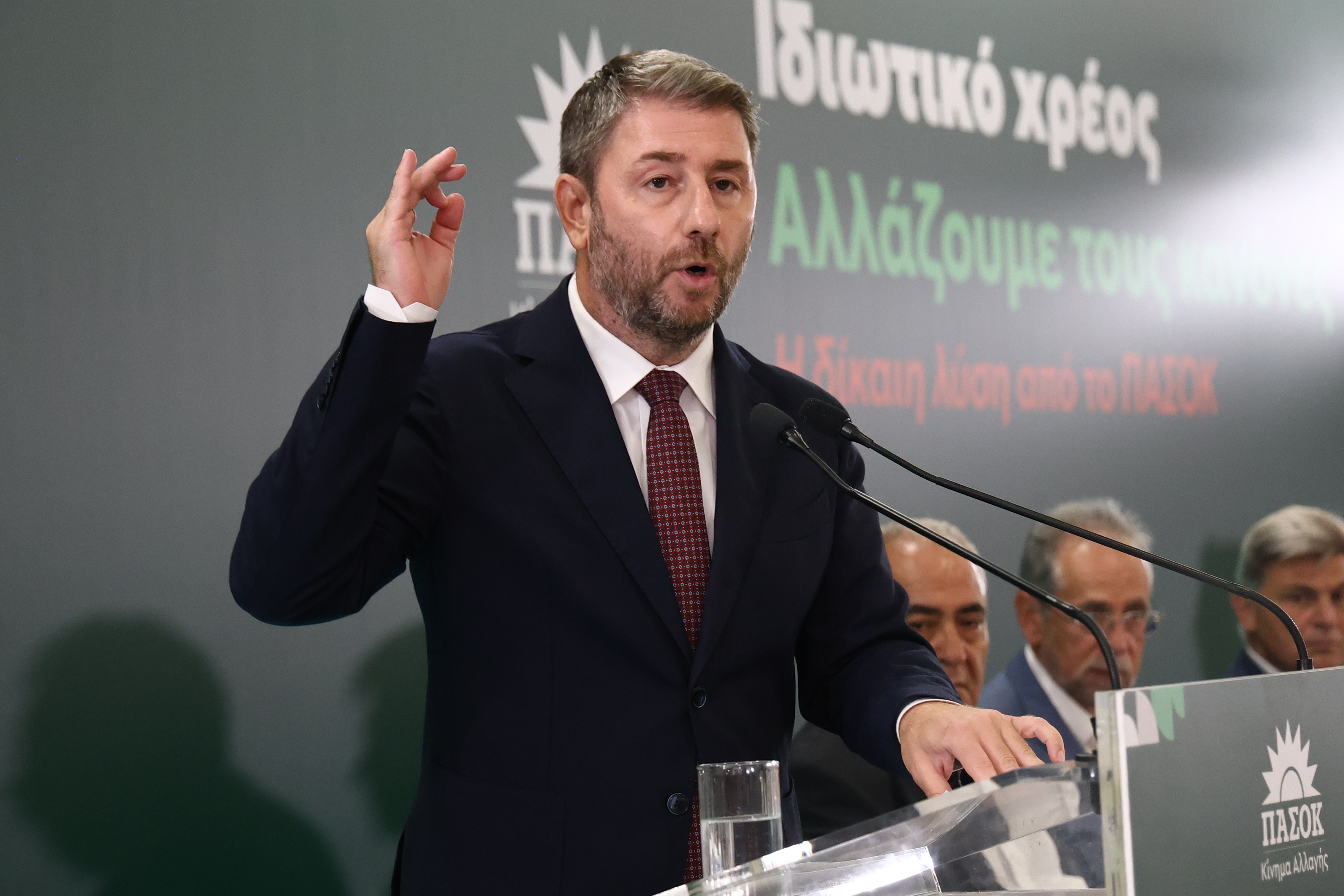 Επιστροφή στο «πατριωτικό ΠΑΣΟΚ»: Πώς ο Ανδρουλάκης παίρνει αποστάσεις από Τσίπρα και βάζει στόχο τη ΝΔ