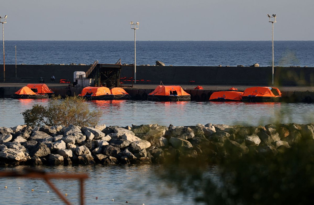 Κερύνεια: Μπαλωμένο και με κλειδωμένες εξόδους το καταμεράν | Επικαιρότητα στο PlusTV.gr