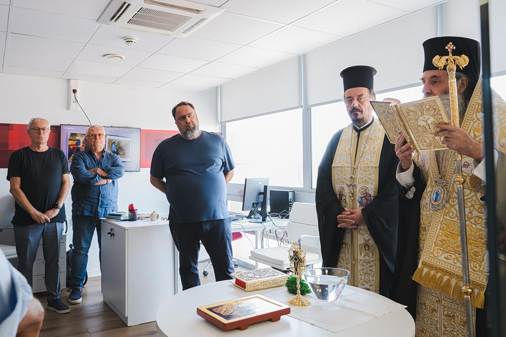 Παρουσία του Βαγγέλη Μαρινάκη ο αγιασμός του νέου MEGA NEWS 104.6 | Επικαιρότητα στο PlusTV.gr