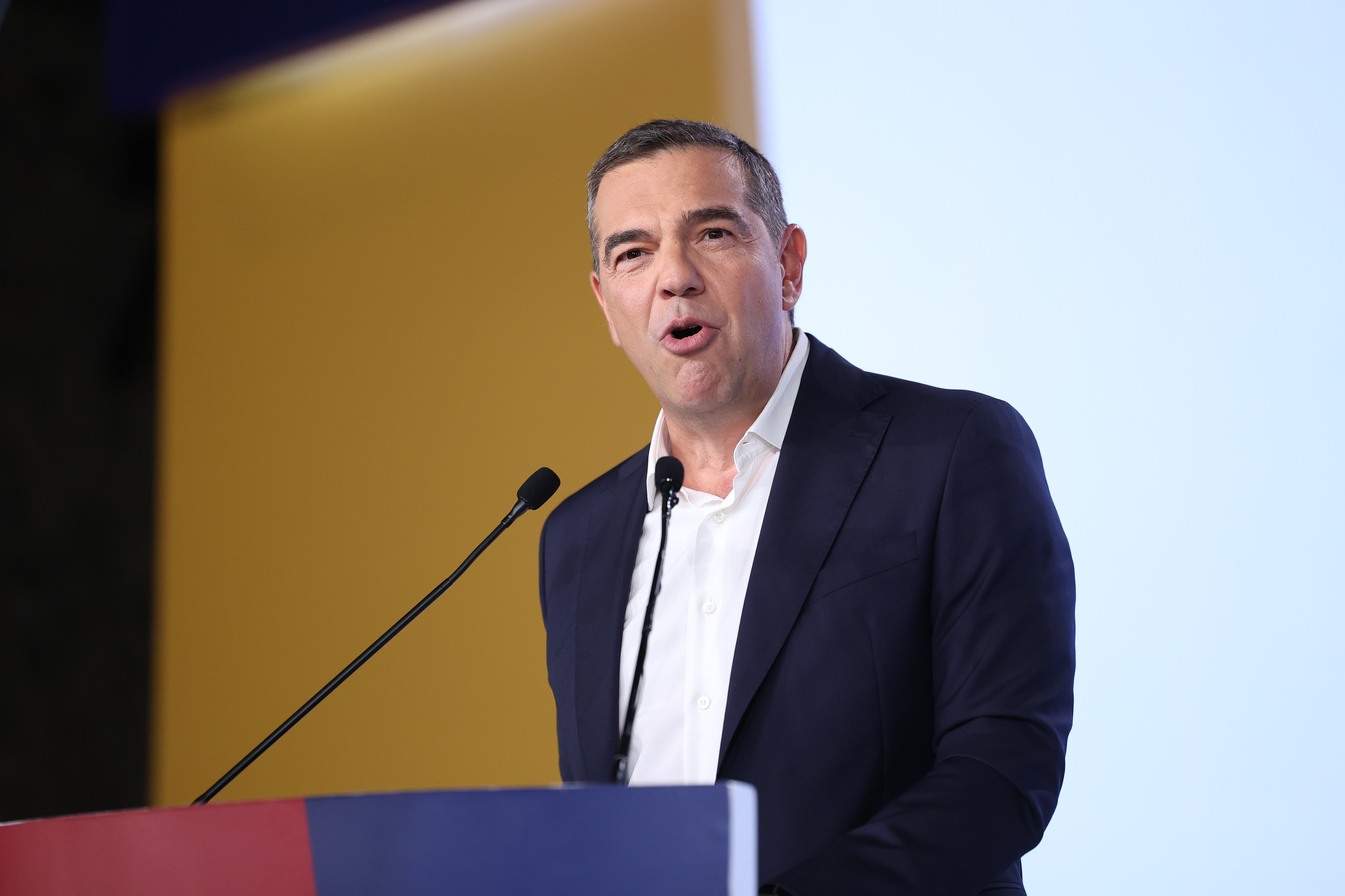 Τσίπρας: Το σχέδιο των 12 δισ. ευρώ για την «αλλαγή πορείας» – 1.000 ευρώ κατώτατος, 1.800 ευρώ μέσος μισθός και 50.000 κατοικίες