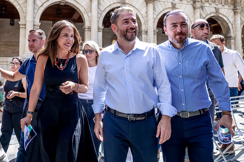 Ανδρουλάκης κατά Τσίπρα: «Υπάρχει ζήτημα αξιοπιστίας» – Βέλη για την Golden Visa και τα μέτρα της κυβέρνησης