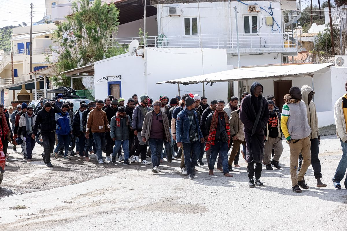 Σήμα κινδύνου για τους θεσμούς από το Μιχάλη Πικραμένο: Πώς το μεταναστευτικό «θρέφει» την ακροδεξιά