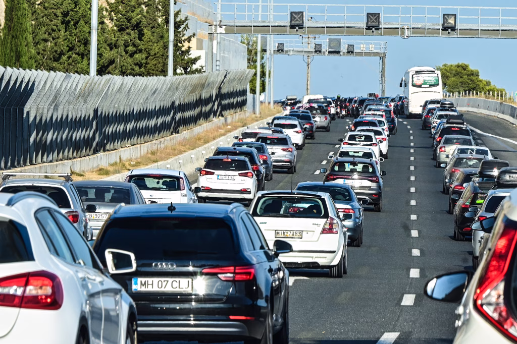 Καραμπόλα έξι οχημάτων στην Αθηνών-Κορίνθου – Αυξημένη κίνηση στο σημείο | Επικαιρότητα στο PlusTV.gr