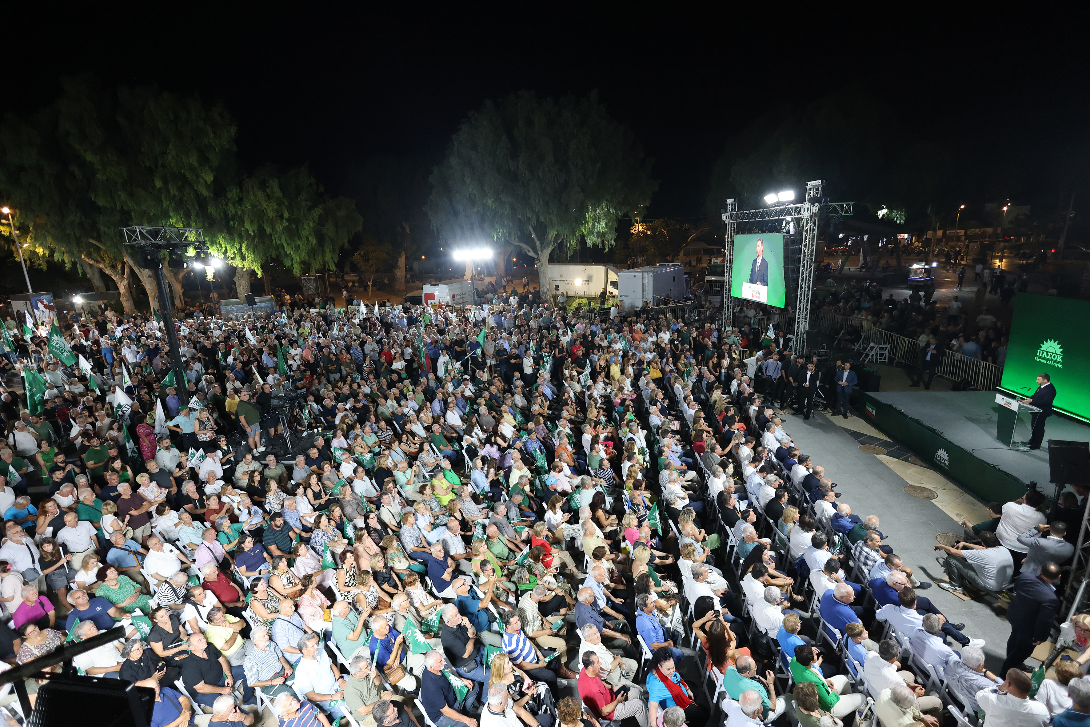 Πώς άλλαξε η στρατηγική του Ανδρουλάκη: Το «κοινωνικό ΠαΣοΚ», τα βίντεο και οι δημοσκοπήσεις