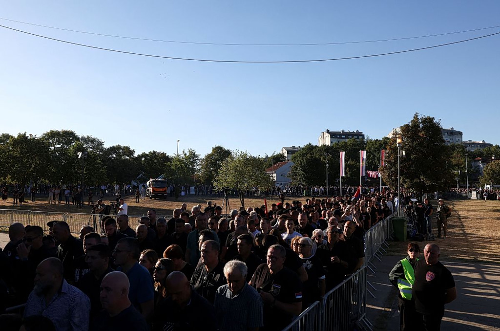 Κηδεία Μλάντιτς: Με τιμές ήρωα τον αποχαιρετούν στο Βελιγράδι, οργή στο Σαράγεβο | Επικαιρότητα στο LivePress.gr