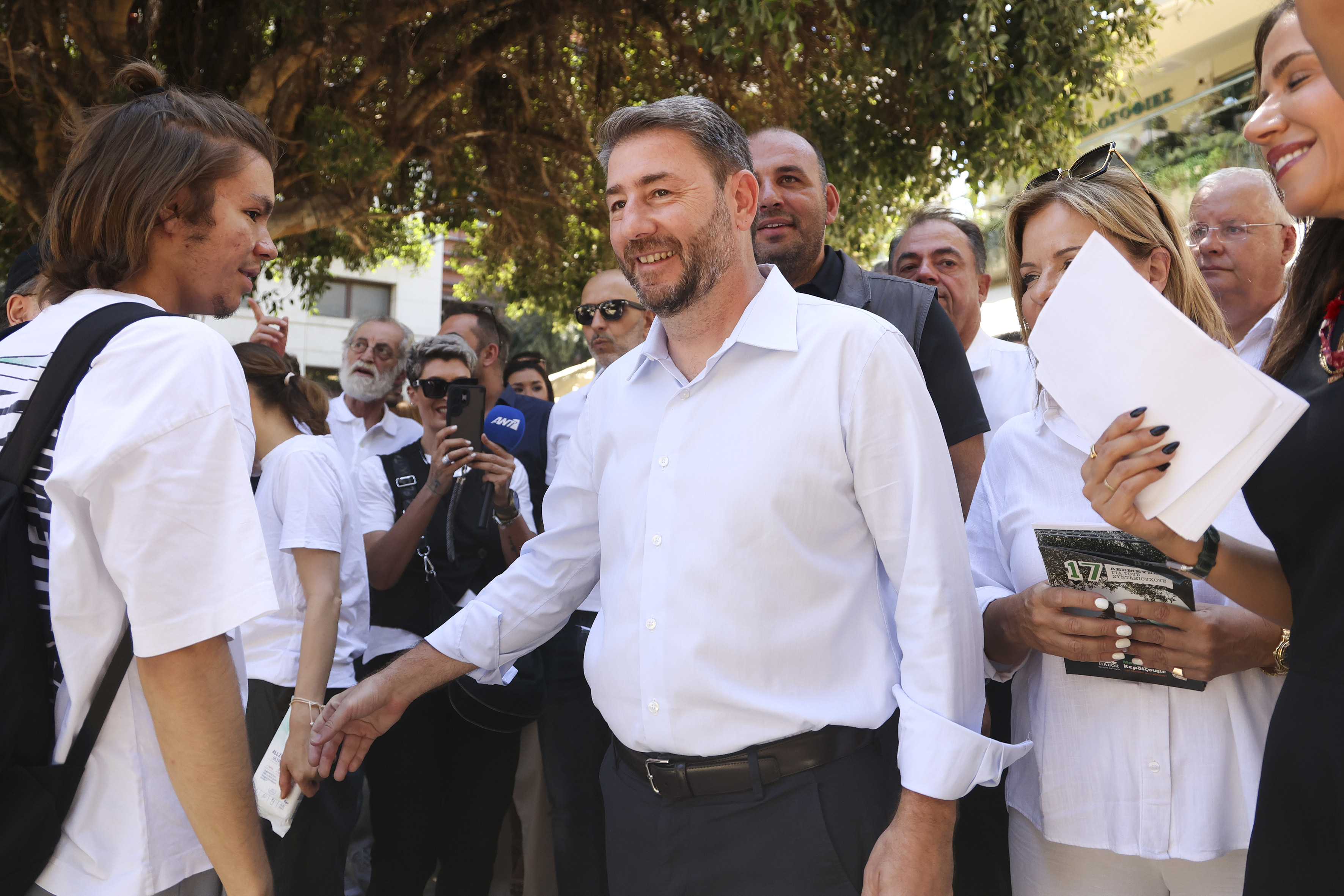 «Μεταγραφές» στο ΠαΣοΚ: Ποιοι πρώην βουλευτές του ΣΥΡΙΖΑ προσχωρούν σήμερα