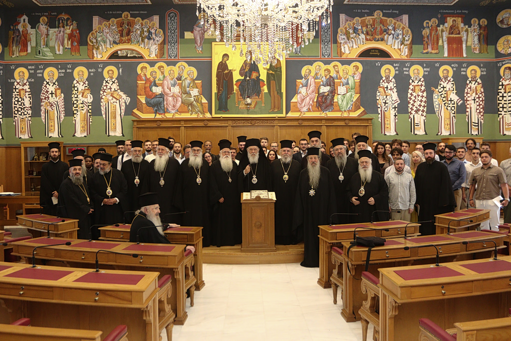Εκκλησία της Ελλάδος: Ανακάλεσε την τιμητική διάκριση στον Αμβρόσιο | Επικαιρότητα στο LivePress.gr