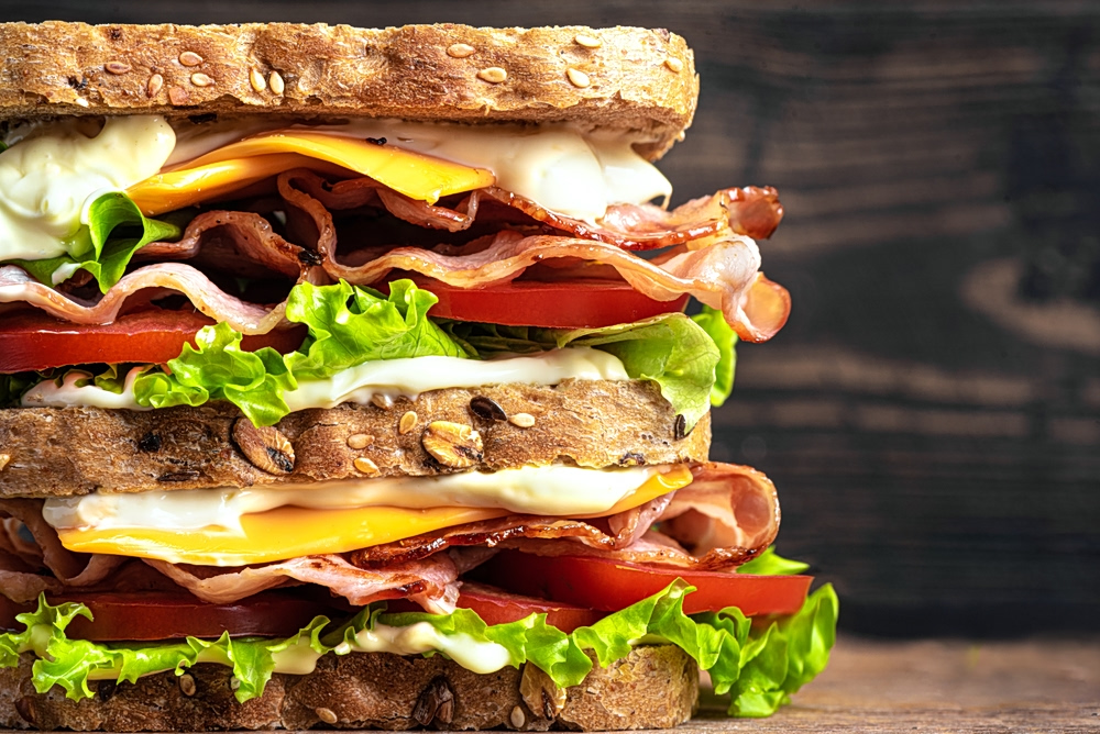 BLT, το σάντουιτς που λατρεύουμε και τα μαγαζιά που το φτιάχνουν όπως μάς αξίζει | Επικαιρότητα στο LivePress.gr