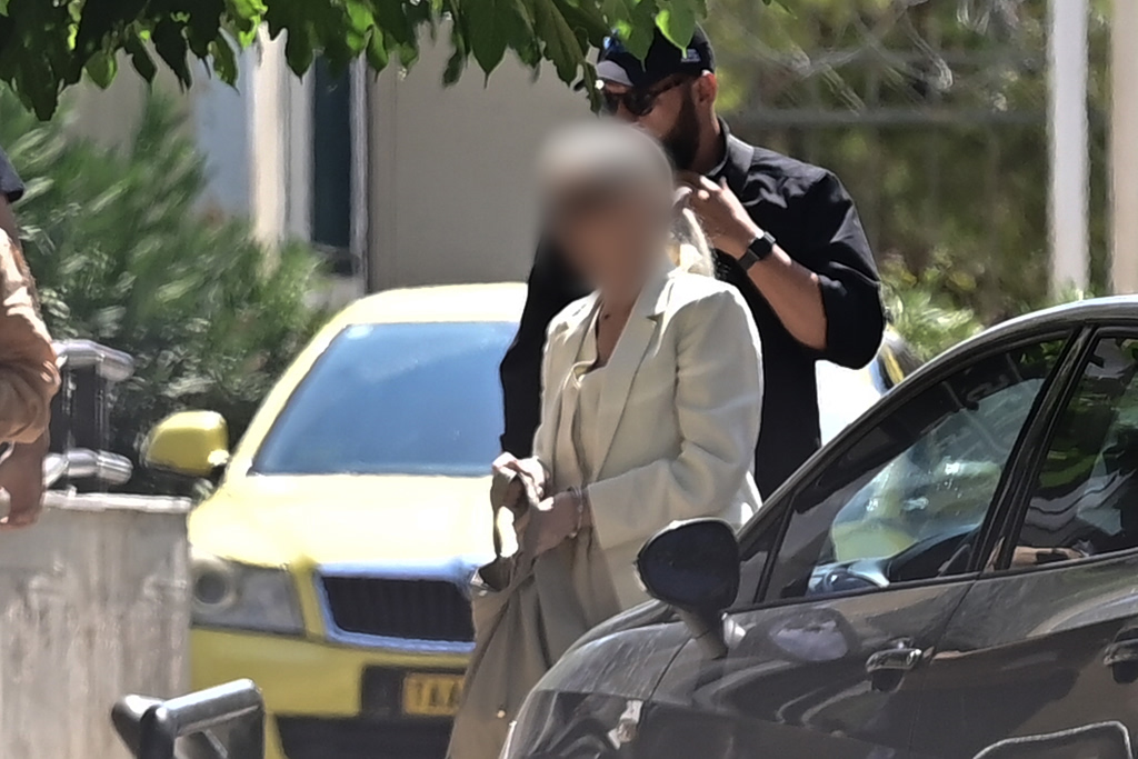 Γιώργος Μαζωνάκης: Με αμφιλεγόμενο πτυχίο από τη Χονολουλού η γιατρός που έκανε την πλασμαφαίρεση
