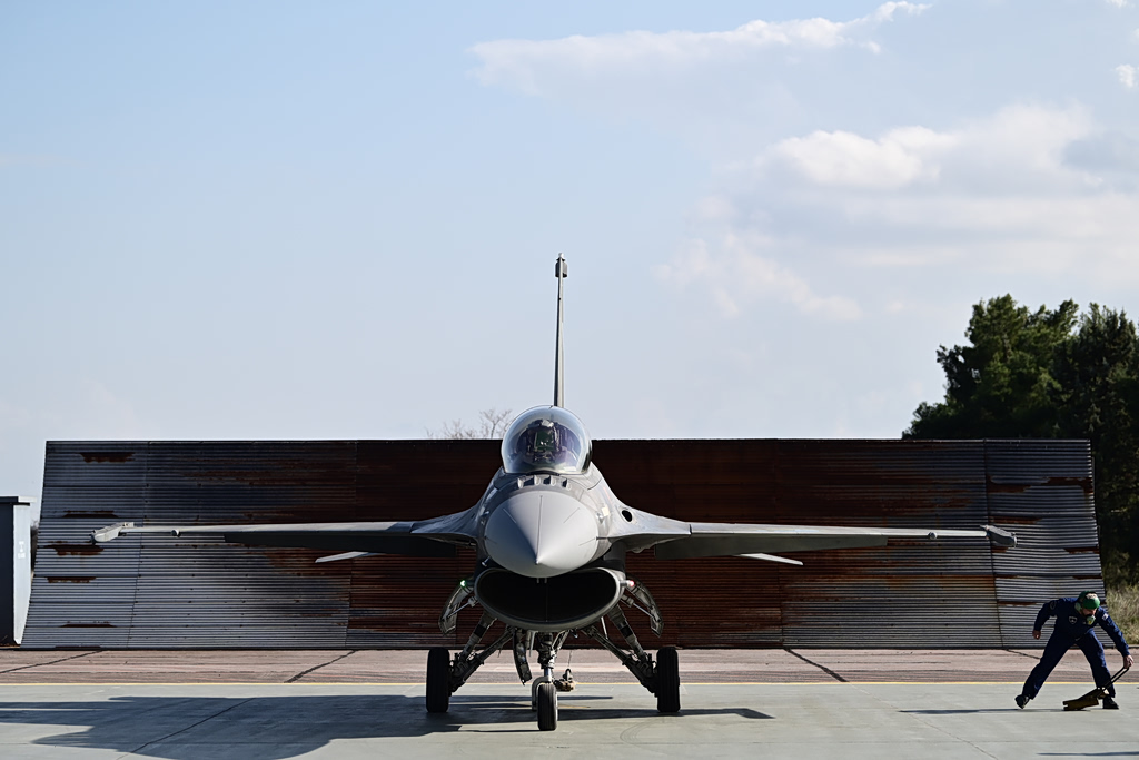 F-16 Viper: Παραδόθηκε στην πολεμική αεροπορία η 60η «οχιά» | Επικαιρότητα στο LivePress.gr