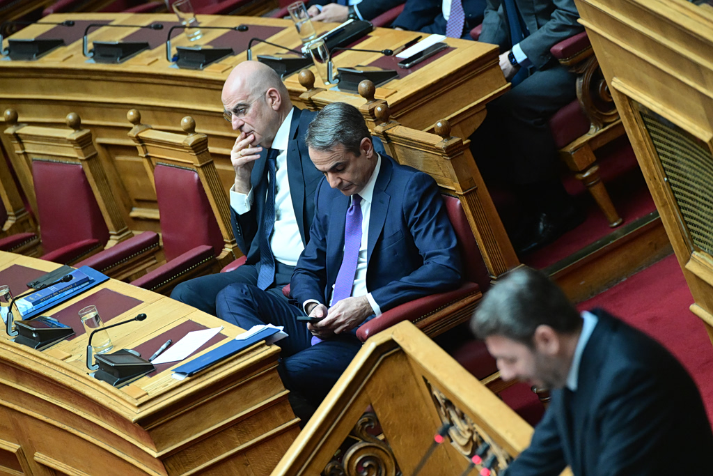 Συνταγματική Αναθεώρηση: Με σύγκρουση Μητσοτάκη – Ανδρουλάκη η δεύτερη ψηφοφορία | Επικαιρότητα στο LivePress.gr