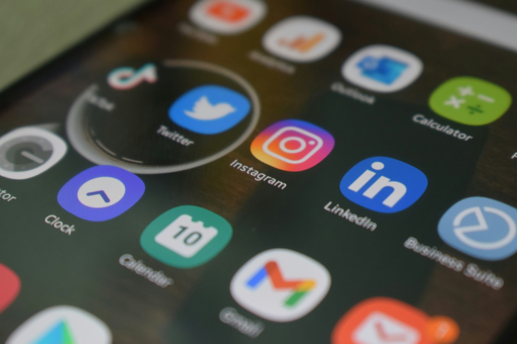 EU Kids Act: Μπλόκο στα social media για παιδιά στην ΕΕ – Τι προβλέπει, πότε εφαρμόζεται | Επικαιρότητα στο LivePress.gr