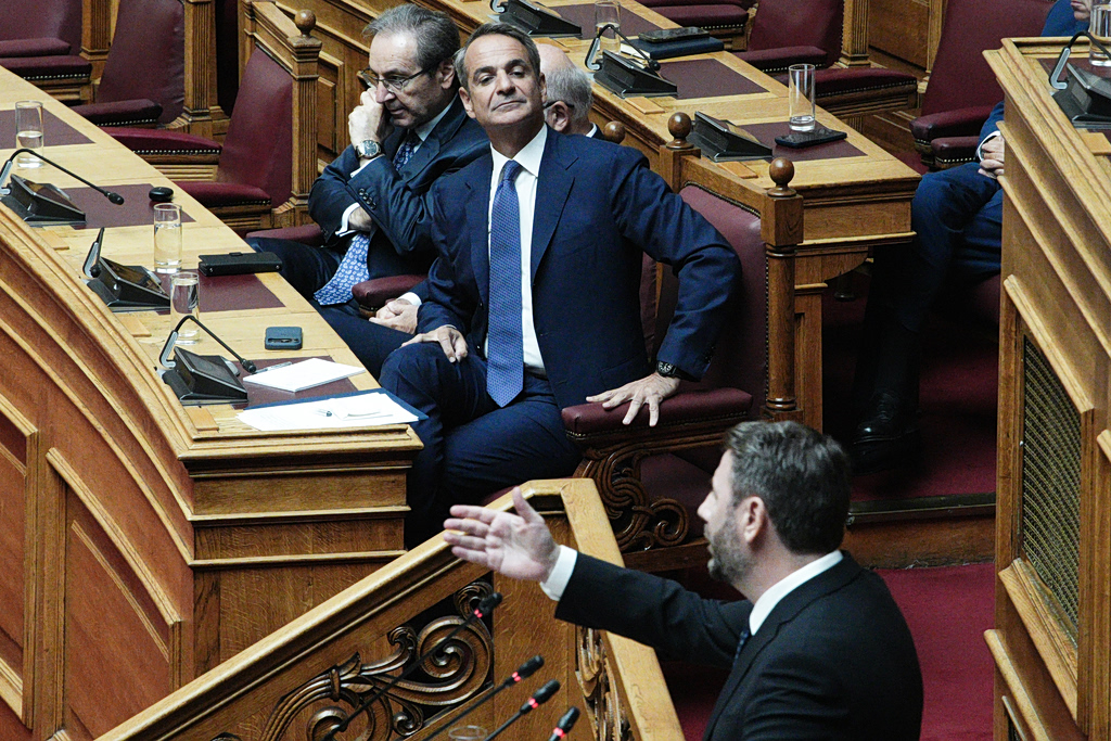 Συνταγματική Αναθεώρηση: Χάσμα κυβέρνησης – Αντιπολίτευσης, αναθερωρητική η επόμενη βουλή | Επικαιρότητα στο LivePress.gr