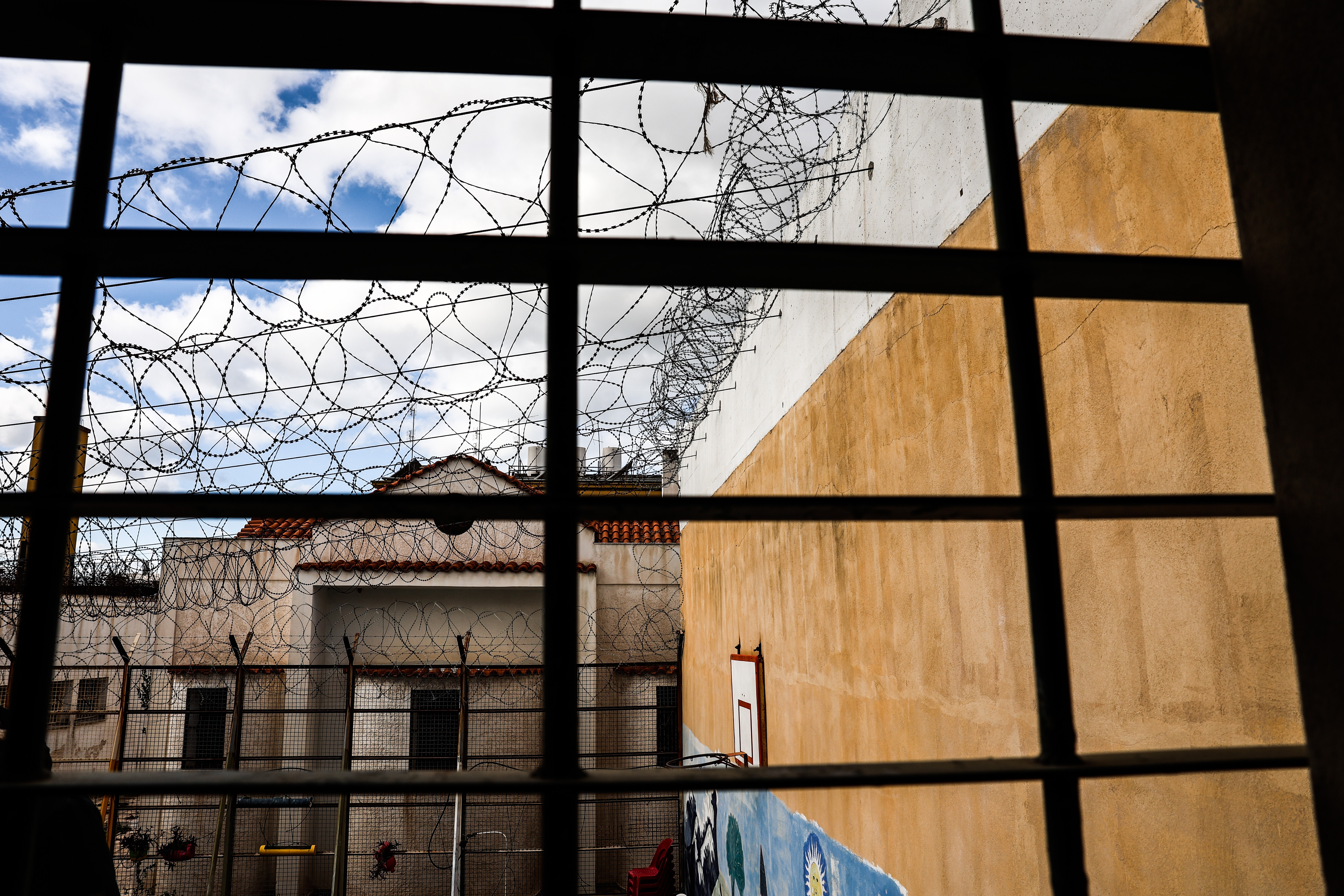 Απομονωμένοι, σε ειδικό κελί στον Κορυδαλλό οι δύο γιατροί - Ο ρόλος του υπνοθεραπευτή, η απάντηση ΕΚΑΒ