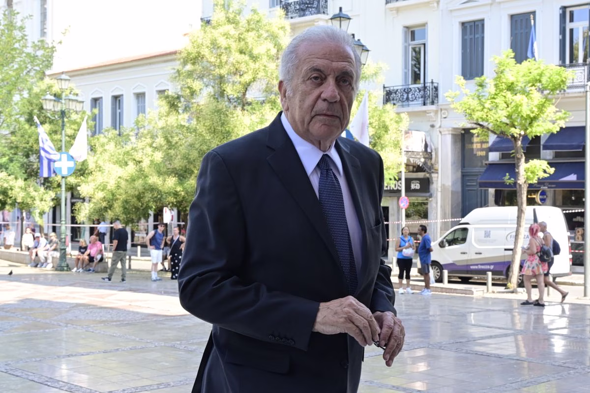 Υπόμνημα Αβραμόπουλου στη Βουλή: Αρνείται τις κατηγορίες, καταθέτει στο Βέλγιο