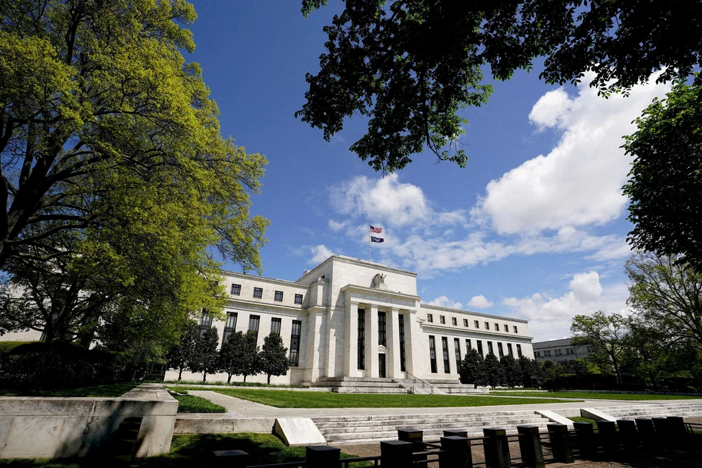 Η Fed σήμανε συναγερμό: Επιστροφή στις αυξήσεις επιτοκίων, μήνυμα για «ακριβό» χρήμα | Επικαιρότητα στο PlusTV.gr