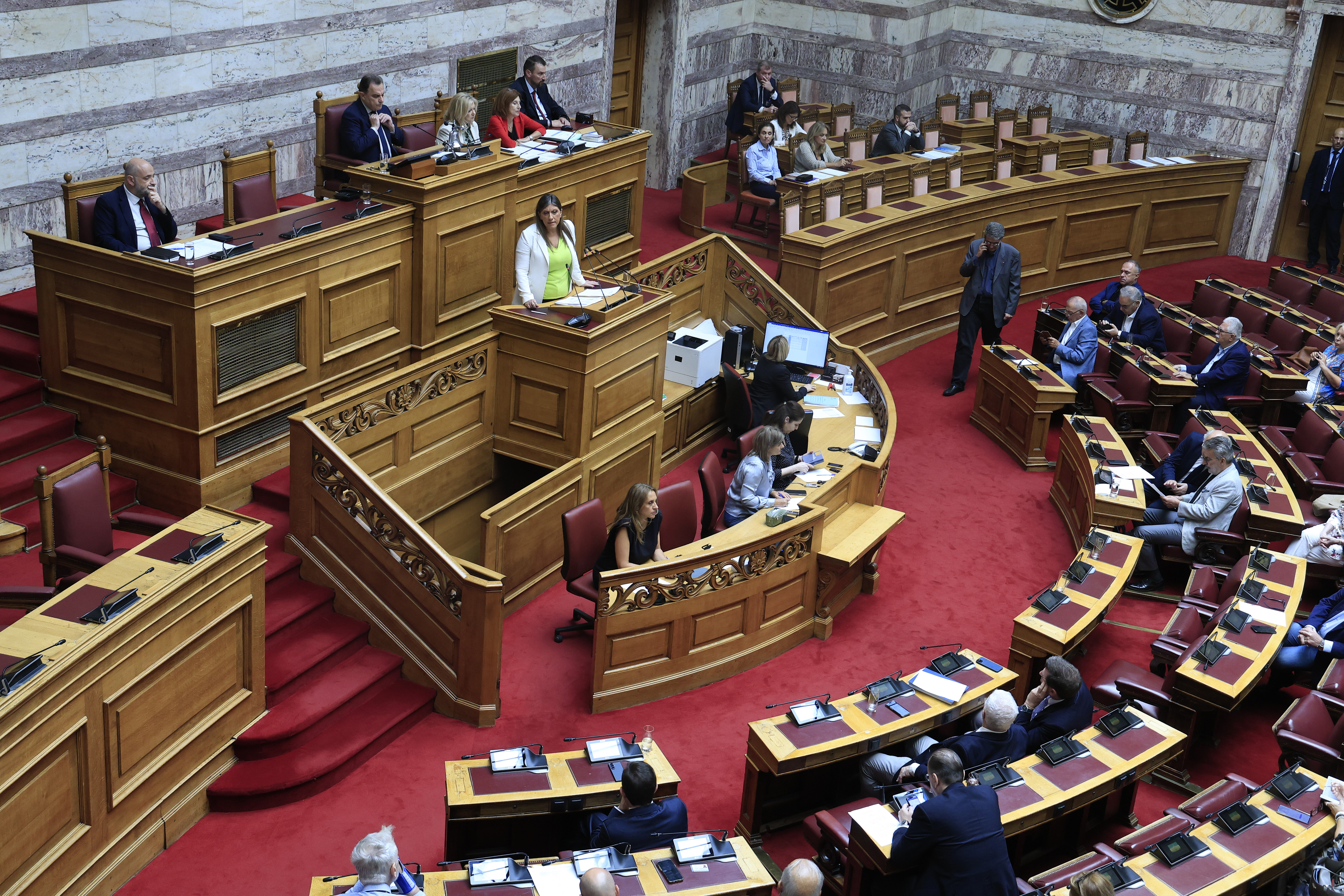 Άρση ασυλίας για Κωνσταντοπούλου, Αβραμόπουλο - Ο «πόλεμος» στη Βουλή, το υπόμνημα του πρώην υπουργού
