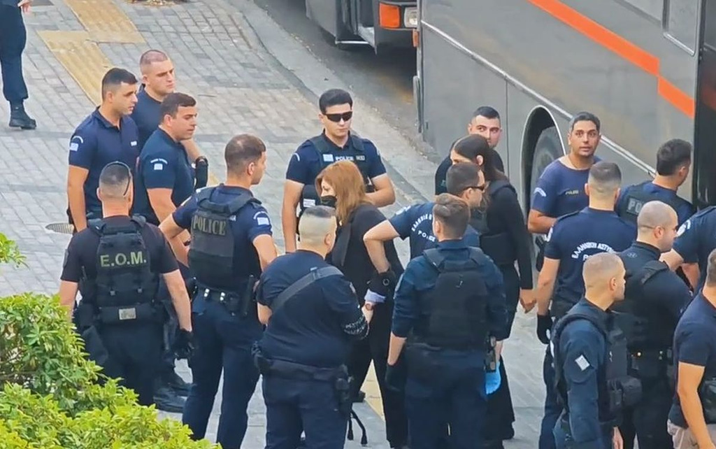 Ρούλα Πισπιρίγκου: Στο Εφετείο με μπαστούνι η Πισπιρίγκου | Επικαιρότητα στο LivePress.gr