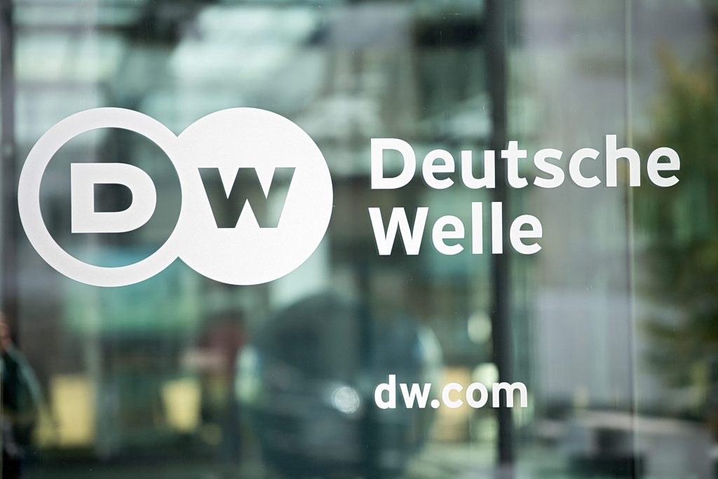 Ανατροπή με την Deutsche Welle: Θα συνεχίσει να μιλά ελληνικά – Απετράπη το λουκέτο | Επικαιρότητα στο LivePress.gr