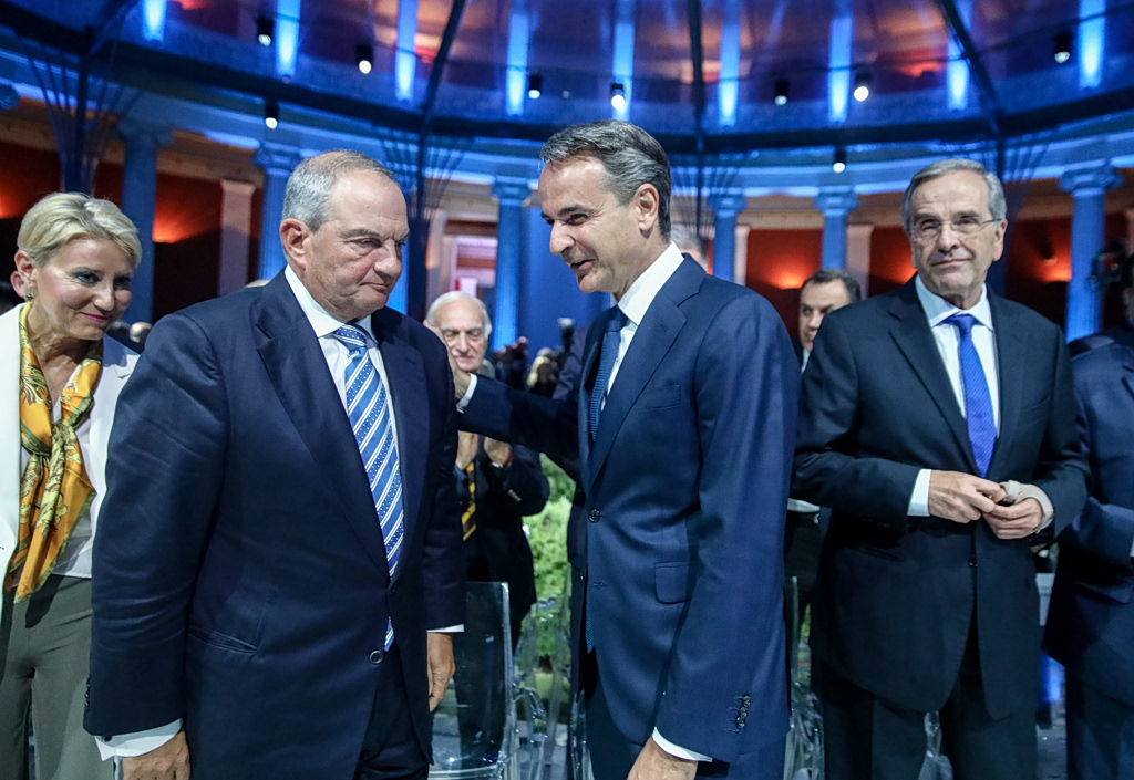 Η νέα γραμμή Μητσοτάκη για Σαμαρά και Καραμανλή | Επικαιρότητα στο PlusTV.gr