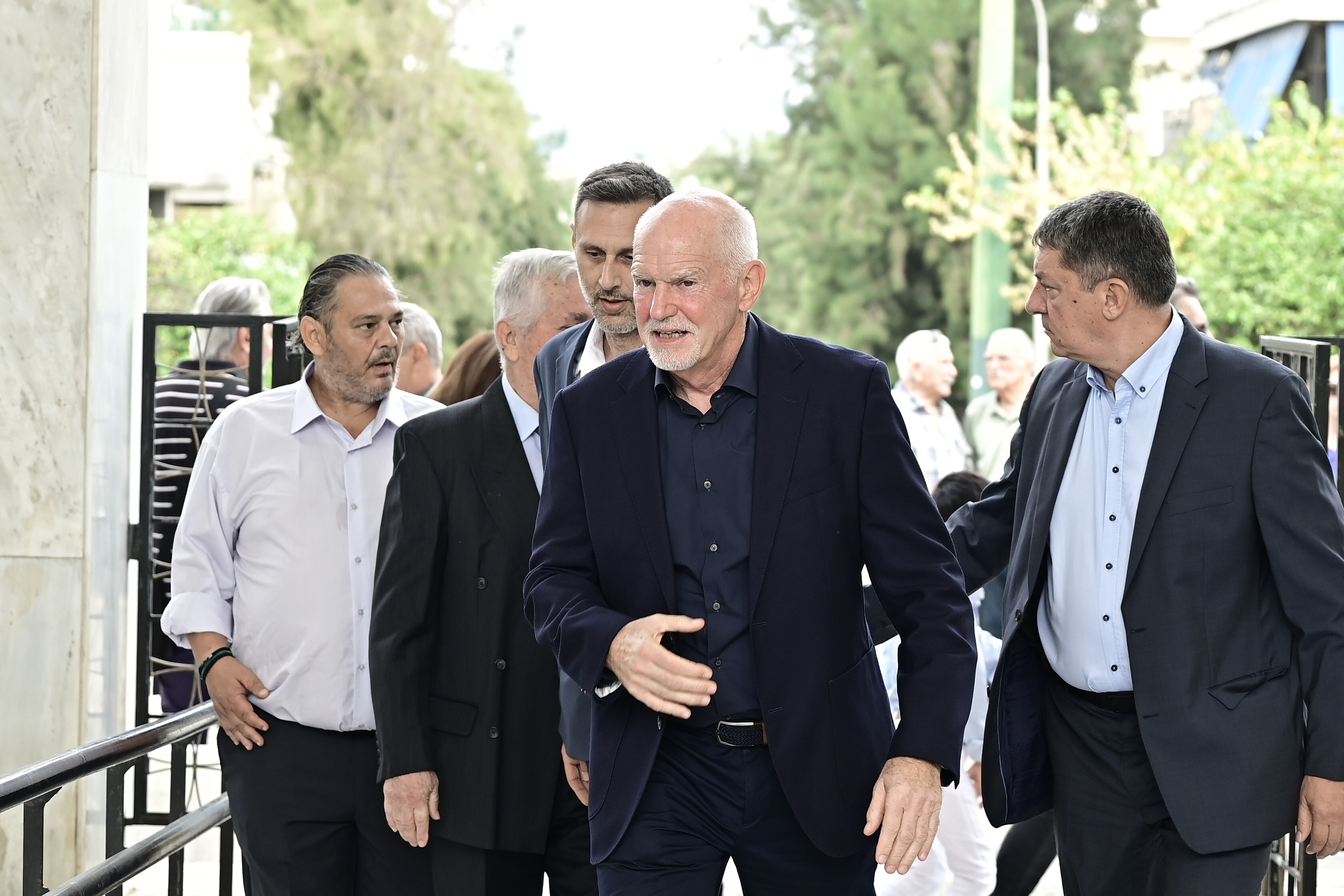 Πλήθος κόσμου στο «τελευταίο αντίο» στη Μαργαρίτα Παπανδρέου - Ποιοι εκφωνούν επικήδειους
