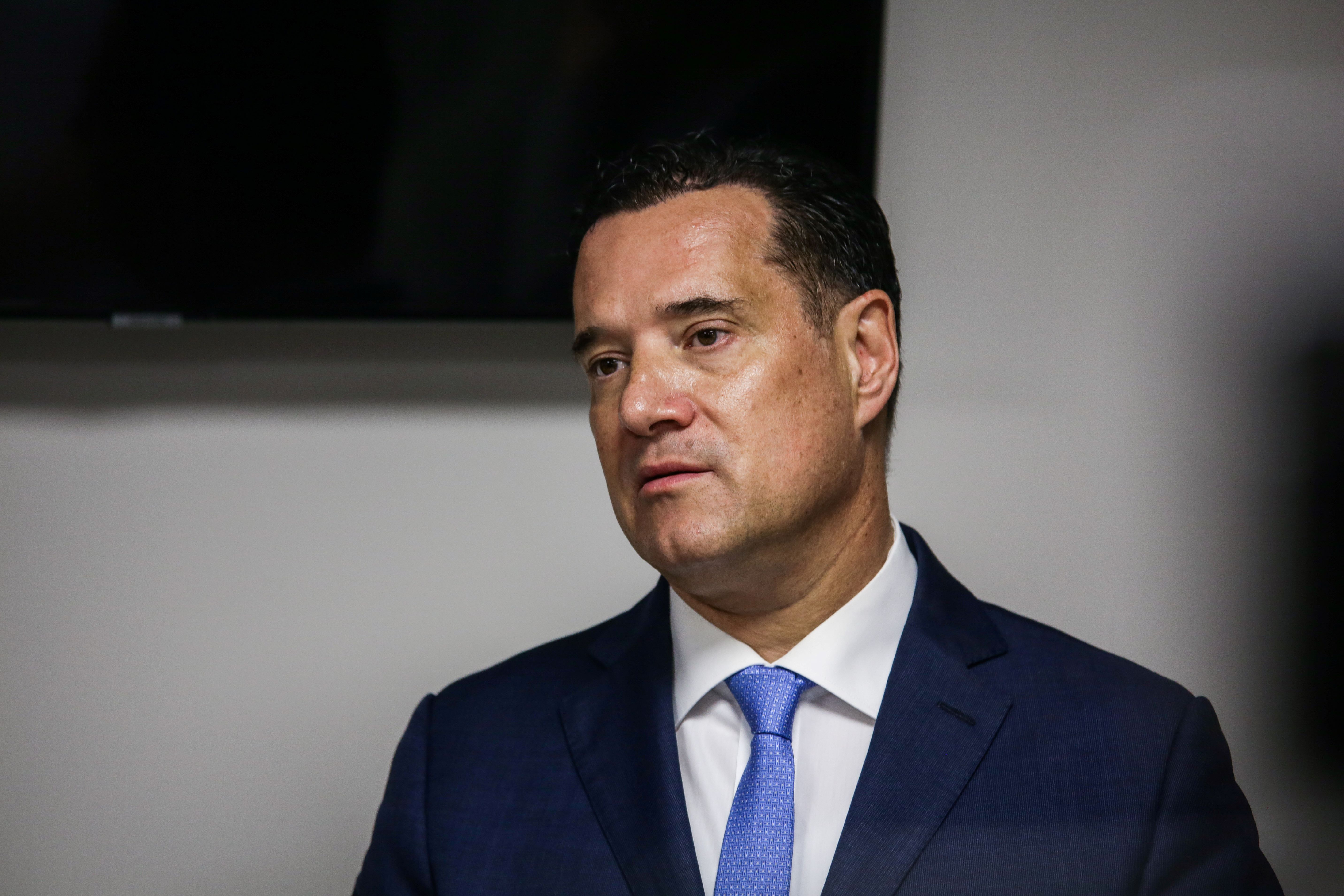 Αδωνις Γεωργιάδης: «Δεν υπάρχει κβαντική ή σαμανική ιατρική, εξαπατούν τον κόσμο»