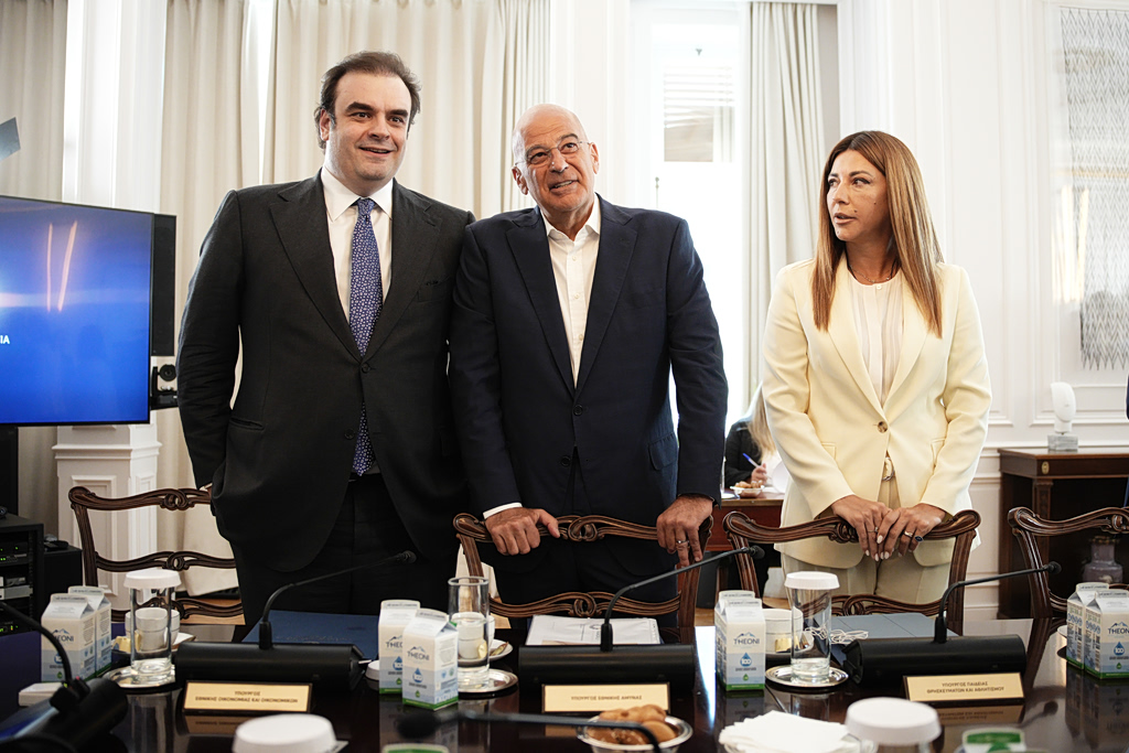 Δημοσκόπηση Alco για υπουργούς: Κυριαρχία Δένδια και Πιερρακάκη – «Κανένας» το 54% | Επικαιρότητα στο LivePress.gr