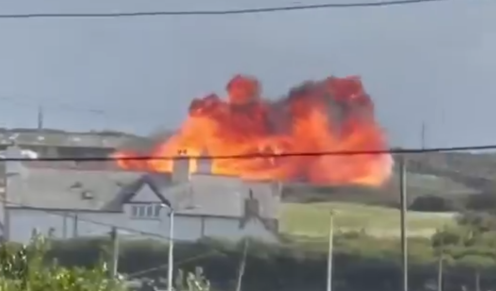 Η στιγμή που πιλότοι της RAF εκτινάζονται λίγο πριν το αεροσκάφος τυλιχθεί στις φλόγες στην Ουαλία