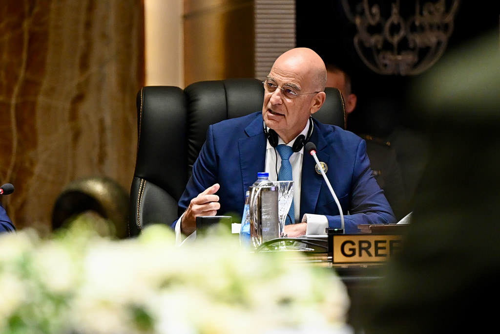 Ο Δένδιας βγαίνει μπροστά | Επικαιρότητα στο PlusTV.gr
