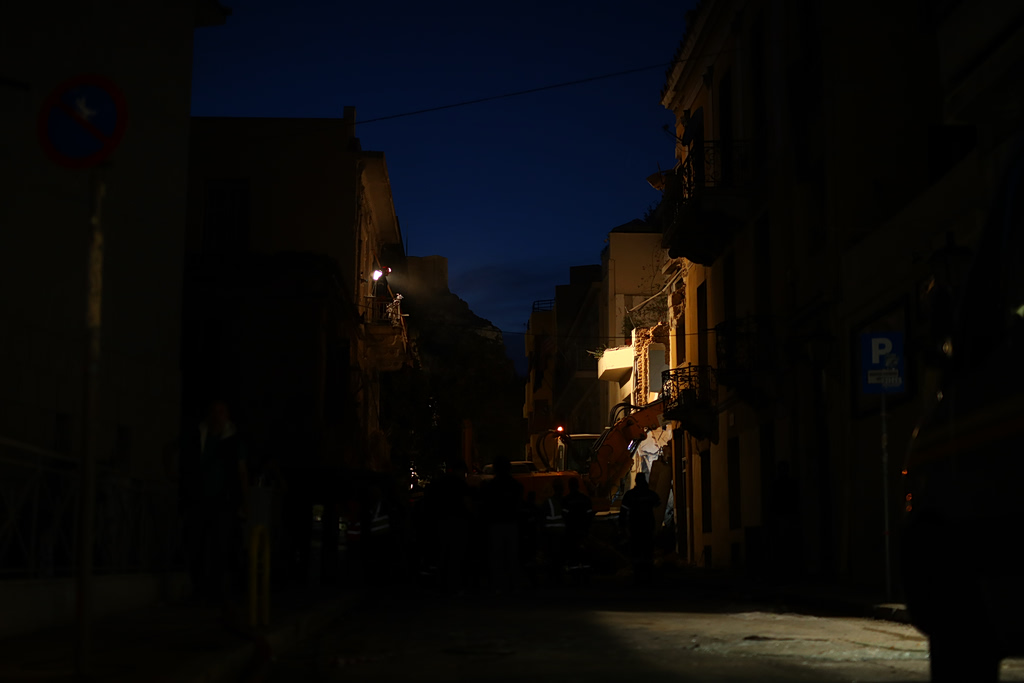 Πλάκα: Ωρες αγωνίας για τους 6 αγνοούμενους – Υπεράνθρωπη μάχη στα συντρίμμια | Επικαιρότητα στο PlusTV.gr