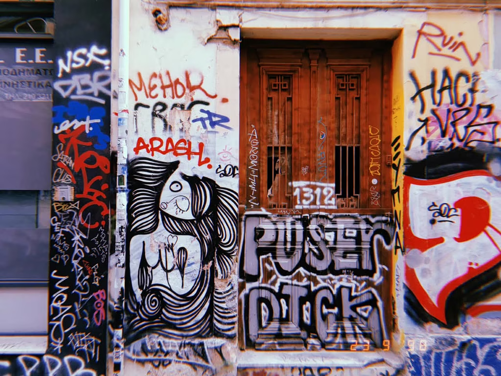 Street Art & Graffiti στην Αθήνα: Πού τελειώνει η τέχνη και πού αρχίζει ο βανδαλισμός; | Επικαιρότητα στο LivePress.gr