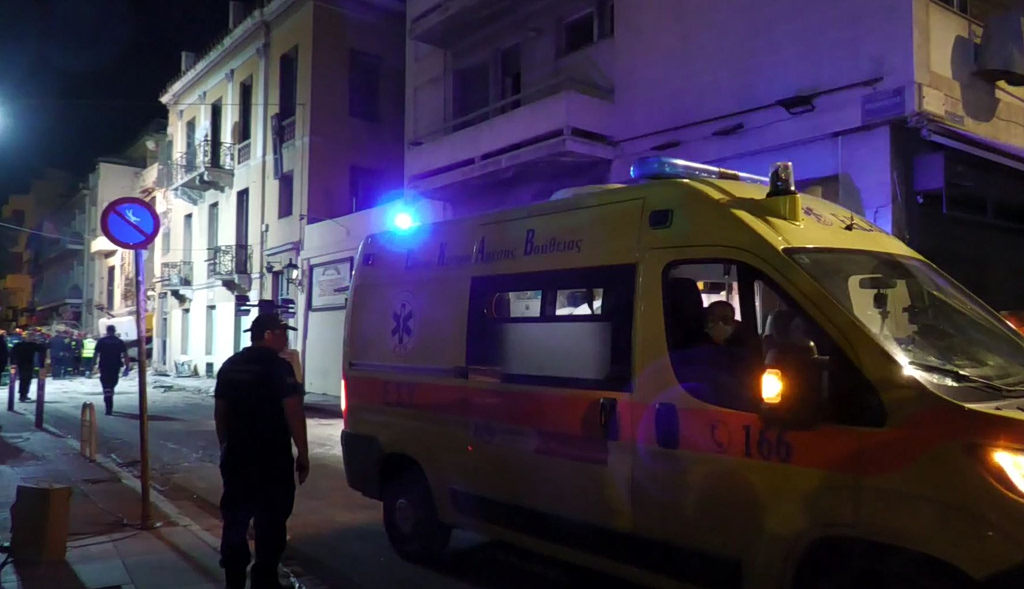Πλάκα: Νεκρή ανασύρθηκε από τα συντρίμμια – Αγωνιώδεις έρευνες για τους αγνοούμενους | Επικαιρότητα στο PlusTV.gr
