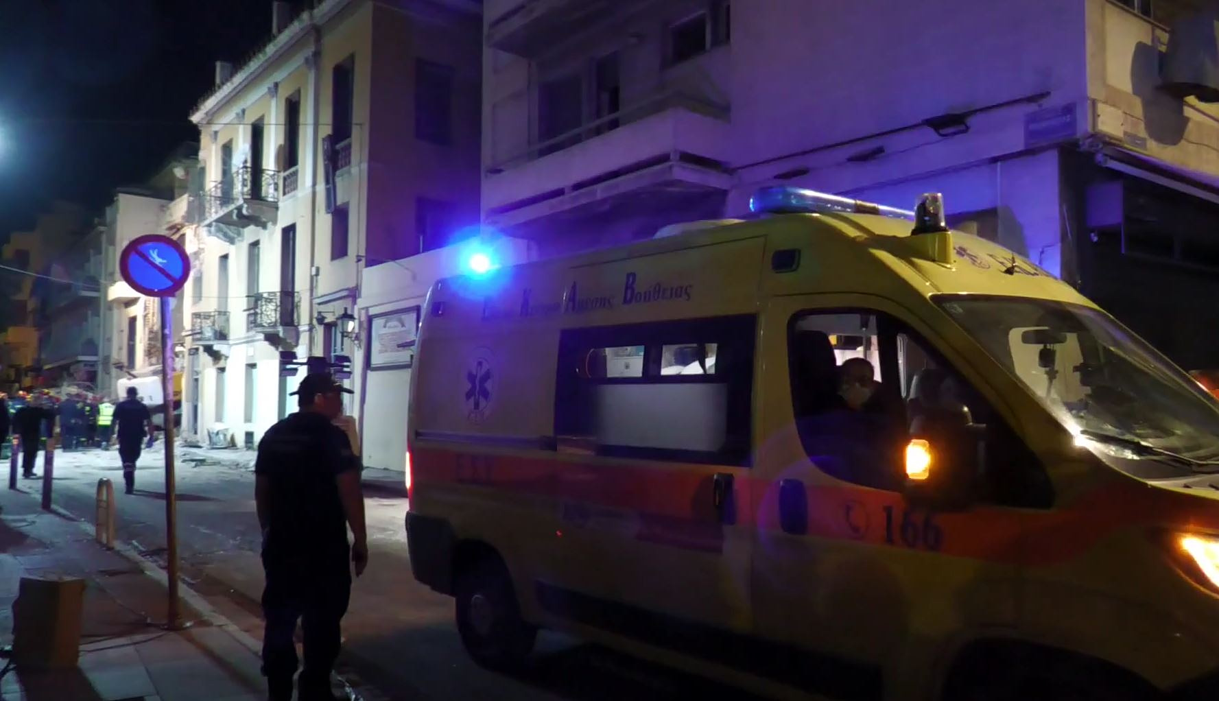 Πλάκα: Νεκρή ανασύρθηκε από τα συντρίμμια - Αγωνιώδεις έρευνες για τους αγνοούμενους