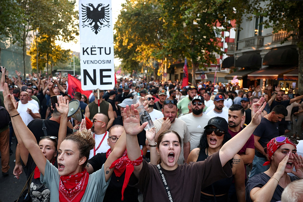 Ντ. Μπουσάτι: Το μήνυμα των αλβανικών διαδηλώσεων, το «καμπανάκι» για τα Βαλκάνια | Επικαιρότητα στο LivePress.gr