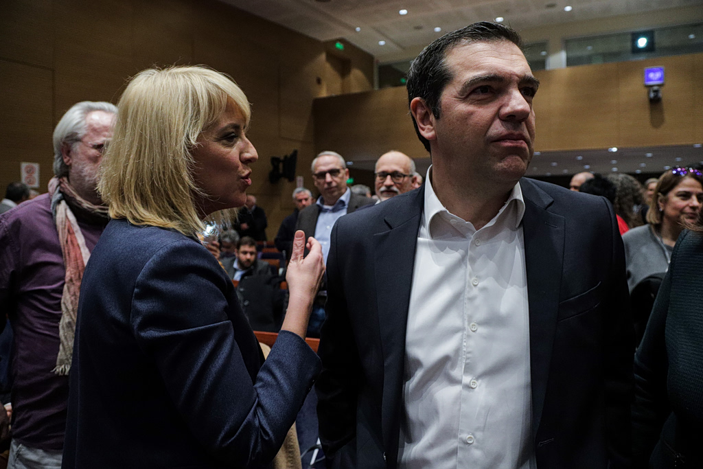 ΣΥΡΙΖΑ: Η μάχη της «χαμένης ψήφου», τα καρφιά της Δούρου και τα μηνύματα Δραγασάκη στον Τσίπρα