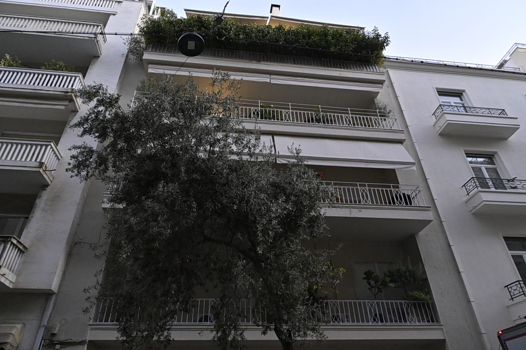 Μαζωνάκης: «Δεν πήραμε το ιστορικό του – Τον πήραν καθιστό, ήταν άσπρος με ανοιχτά μάτια» | Επικαιρότητα στο LivePress.gr