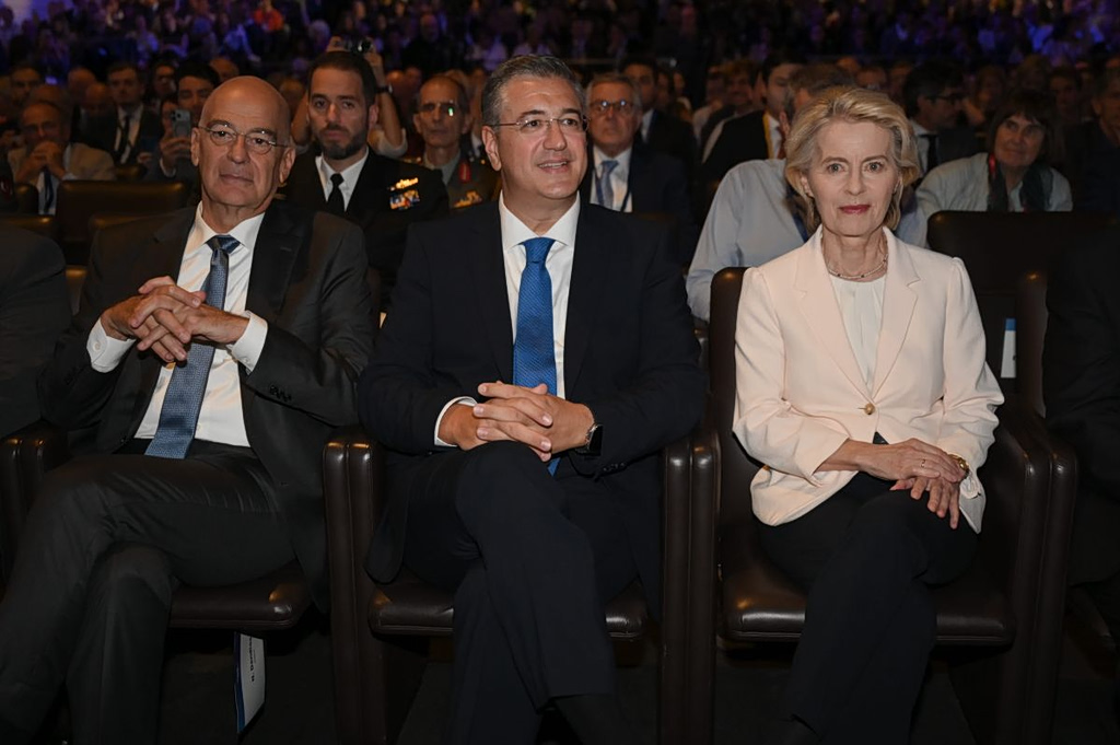 Δένδιας: Πρόταση για ελληνικό αμυντικό διάδρομο και αιχμές για την ευρωπαϊκή διοίκηση | Επικαιρότητα στο LivePress.gr